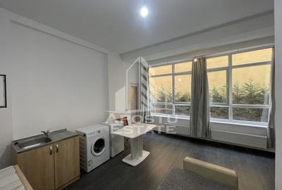 Spatiu comercial + loc de parcare,  23 mp,  Zona Soarelui - 2