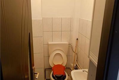 Apartament cu 3 camere decomandat în Tractorul - 2