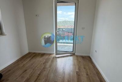 Apartament cu 3 camere în Decebal