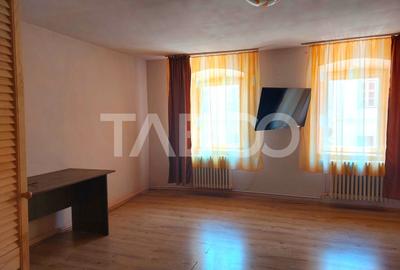 Casa 214 mp utili singur in curte 800 mp teren zona centrala Cisnadie - 19