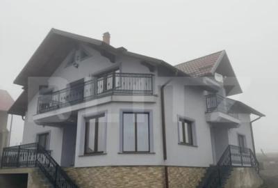 Casă cu 7 camere cu Teren 1800 Mp în Central - 11