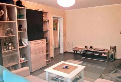 Apartament cu 3 camere decomandat, mobilat în Lipovei