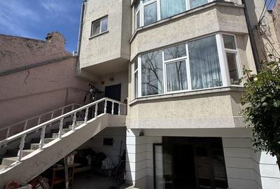Casă cu 4 camere în Central - 3