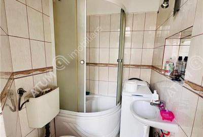 Apartament la casa cu 3 camere pivnita zona ultracentrala Si - 1