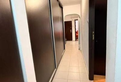 Apartament cu 3 camere decomandat în Dristor