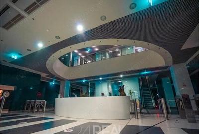 Spațiu comercial, în Eroii Revoluției - 5