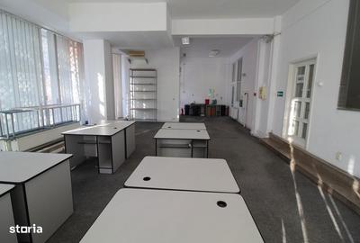 Spațiu comercial, de 231 mp, în Central - 11