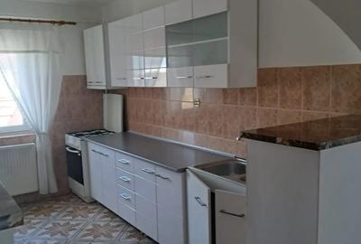 Apartament de inchiriat cu trei camere. - 3