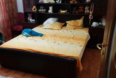 De vAnzare apartament cu 3 camere decomandat - 2