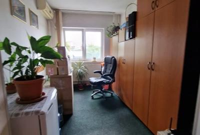 Calea Mosilor 4 camere semidecom. etaj 3/8 bloc 1982 reabilitat, lift, interfon Calea Mosilor 4 camere semidecom. etaj 3/8 bloc 1982 reabilitat, lift, interfon - 2