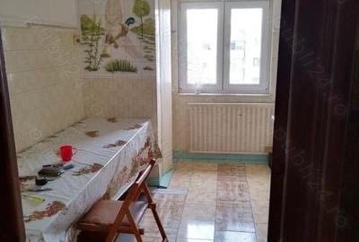 Apartament cu 3 camere decomandat în Dacia - 2