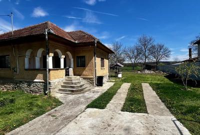 Casă cu 4 camere în Câmpofeni - 1