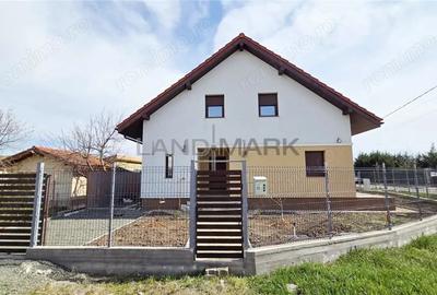 Casă cu 5 camere cu Teren 280 Mp în Central - 1