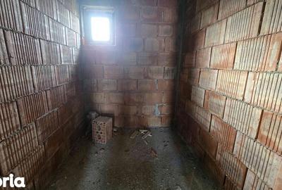 Casă cu 4 camere cu Teren 500 Mp în Popricani - 2