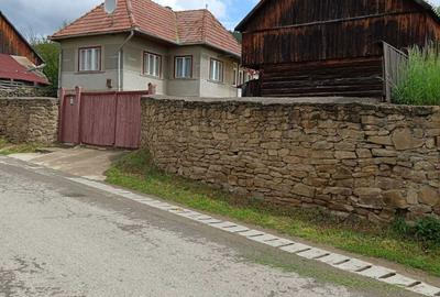 Casă cu 3 camere decomandat în Petriceni - 2