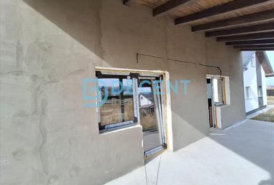 Casă cu 4 camere cu Canalizare în Cristian - 3