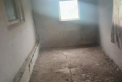 Casă cu 2 camere cu Teren 1400 Mp în Axintele - 14