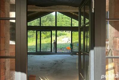 Casă cu 5 camere cu Teren 455 Mp în Văliug