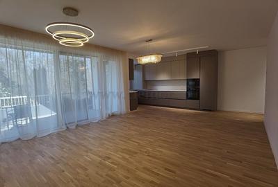 Apartament cu 4 camere decomandat, mobilat în Băneasa