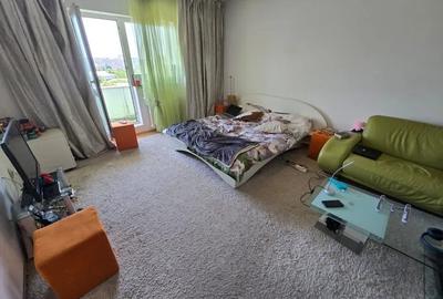 Zimbru- Apartament cu 1 camera decomandat mobilat