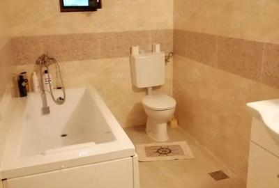 Casă cu 4 camere cu Teren 5000 Mp în Central - 5