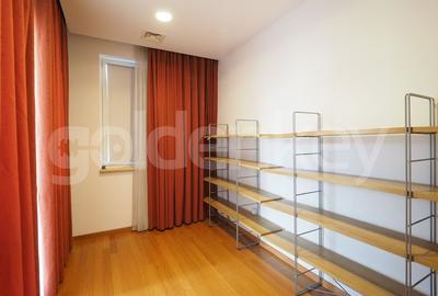 Apartament insorit cu 4 camere si terasa generoasa, 2 garaje - 7