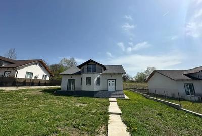 Casă cu 3 camere în Mihăești - 2