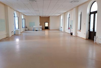 Casă cu 4 camere cu Canalizare în Central - 7