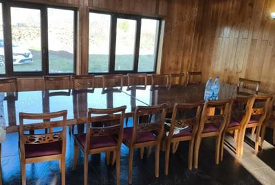 Casă cu Teren 15136 Mp în Central
