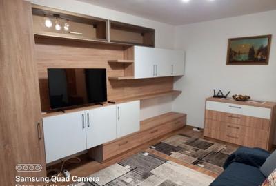 Apartament cu 3 camere decomandat, mobilat în Grivița