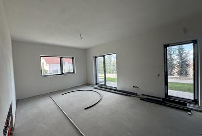 Apartament cu 3 camere semidecomandat în Dosu Bricii