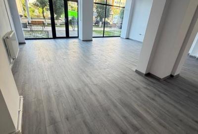 Spațiu comercial, de 80 mp, în Central - 9