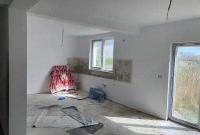 Casă cu 4 camere cu Teren 400 Mp în Fratelia