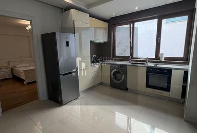 Apartament cu 3 camere semidecomandat, mobilat în Apărătorii Patriei