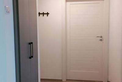 Apartament cu 3 camere semidecomandat în Central - 1