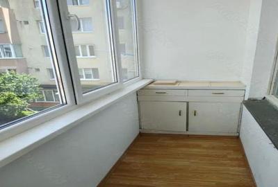 Apartament 4 camere, decomandat - zona Tractorul - 1
