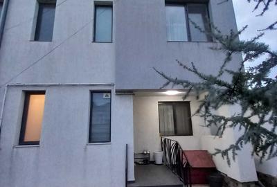 Casă cu 4 camere în Central - 2