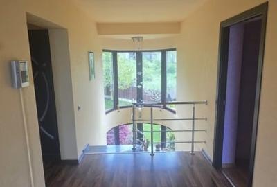 Casă individuală cu 7 camere în Central - 2