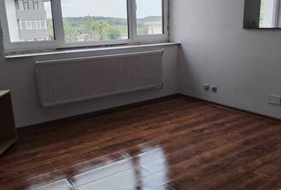 Garsonieră decomandată în Central - 9