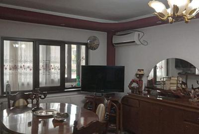Apartament cu 4 camere decomandat în Central - 2