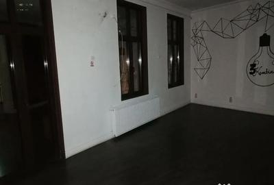 Spațiu comercial, de 330 mp, în P-ța Rosetti - 5