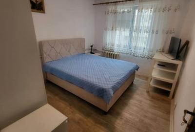Apartament cu 3 camere decomandat în Rahova - 2