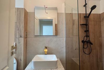 Casa cu garaj, lângă Carrefour, la asfalt - 5 camere, 3 băi - 11