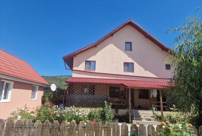 Casă cu 4 camere în Buhoci - 6