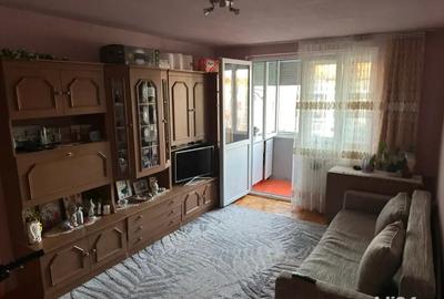 Vand apartament 2 camere Aluminei