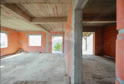 Casă cu Teren 1013 Mp în Cordău - 4