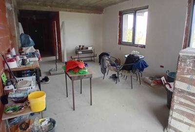 Casă cu 4 camere în Olteni - 2