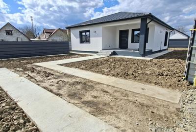 Casă individuală cu 3 camere cu Canalizare în Letea Veche - 2