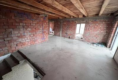 Casă cu 12 camere cu Teren 3730 Mp în Stremț - 16