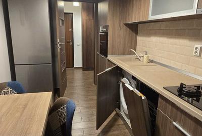 Apartament cu 3 camere decomandat în Apărătorii Patriei